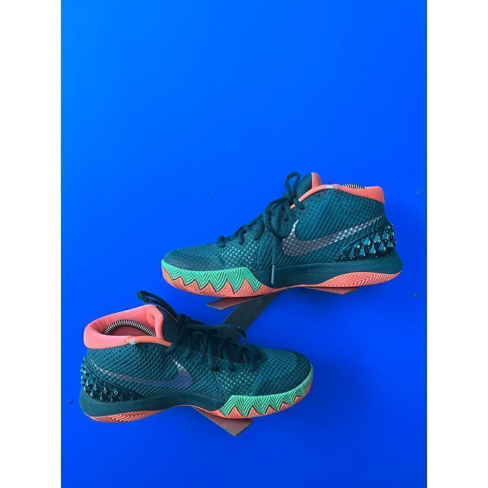 Nike Kyrie 1 Flytrap Green Basketball Shoes 705277-313 Men’s Size 8 (B25)